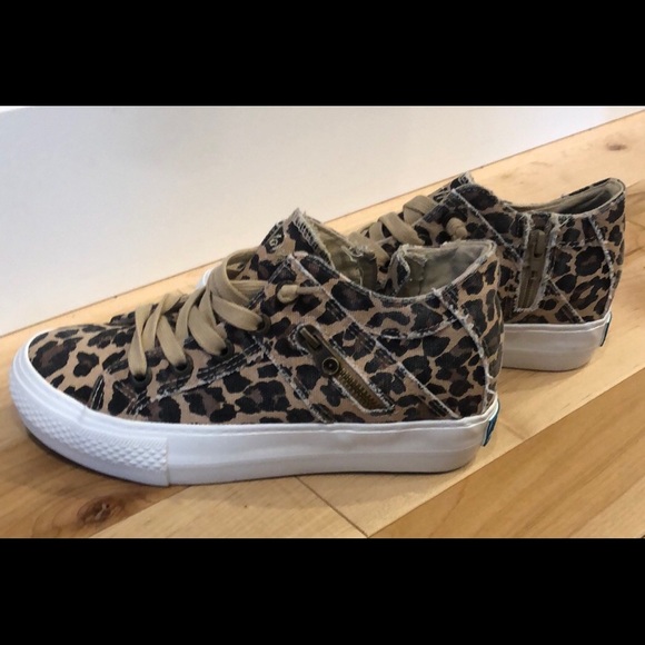 Super Cute  Sneakers - Picture 3 of 6